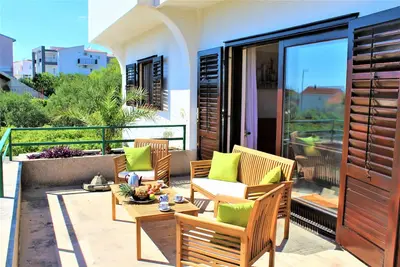 Appartement d'une chambre avec la terrasse et la vue sur le mer Primosten (A-15499-b)