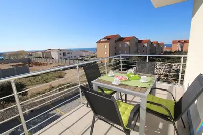 Image de Appartement d'une chambre avec la terrasse et la vue sur le mer Novalja, Pag (A-17954-d)