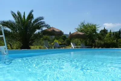 Image de belle maison en pierre de 200 ans m. Piscine, Ă 15 minutes de la mer