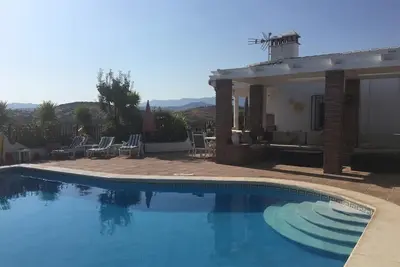 Image de Luxueuse villa espagnole détachée spacieuse avec piscine privée dans la vallée du lac Vinuela