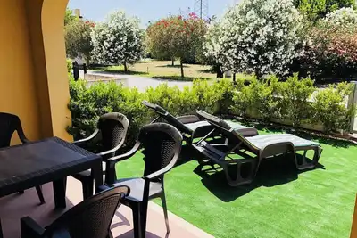 Image de Appartement de deux chambres, jardin privé, à 15 minutes à pied de la plage à travers la forêt