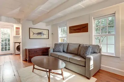 Image de Cette extraordinaire petite maison vous place au milieu du célèbre quartier historique de Savannah