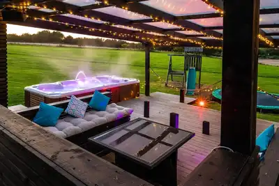 Image de Près de St Andrews 3 Acre Jardin privé avec bain à remous extérieur et intérieur Cinéma