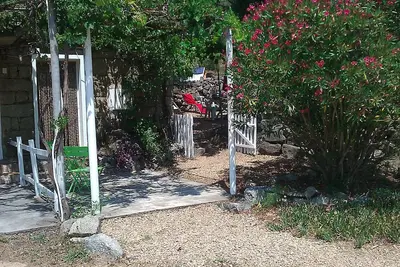 Image de Maison en granit, avec grand jardin ombragé 6 à 8 pers.
