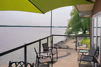 Image de Hangar Ă bateaux 4 saisons Ă Hay Bay - C'est la saison de la pĂŞche blanche!