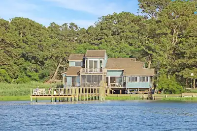 Image de Beaiutiful Bayfront Home * Couchers de soleil incroyables