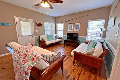 Image de Maison de 3 chambres Parfait pour les amis et la famille! Réservez maintenant pour les vacances de printemps et d'été!