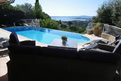 Image de Villa piscine avec vue mer sur la baie St-Tropez