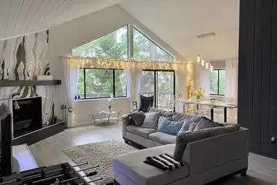Image de Nouveau! Luxury Lake Arrowhead House (Lake Rights)