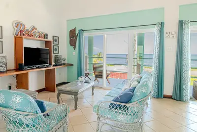 Image de Appartement, front de lagon et piscine partagée - à 2 km de la ville
