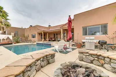 Image de Nouveau! Lavish Lake House Getaway avec piscine, spa et barbecue!