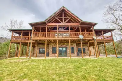 Image de Mountain Top Mansion! 5 chambres pour 14 personnes!