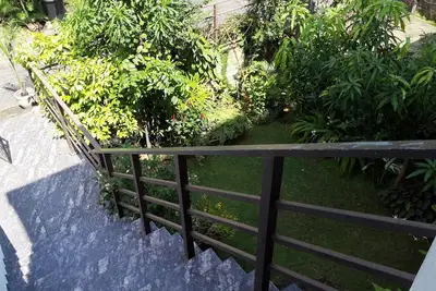 Pull & Buts près de Rukmalgama Tempel et réservoir d'eau