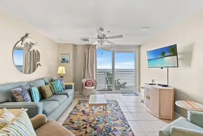 Image de Condo spacieux en bord de mer, avec une vue magnifique, dans un quartier calme