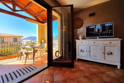 Image de Appartement spacieux avec terrasse près du centre