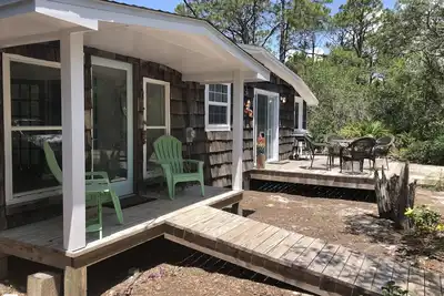 Image de Charming coastal cottage, short walk to both beach and bay, pet friendly!