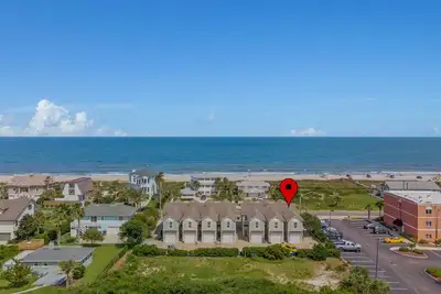 Image de Maison de ville avec vue sur l'océan en face de la magnifique plage d'Amelia Island