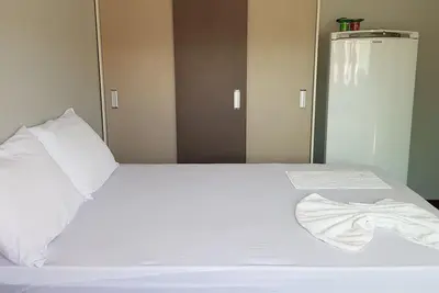 Image de Suite flambant neuve avec mobilier, Tv, réfrigérateur, Netflix, Wifi. venez le vérifier. . !