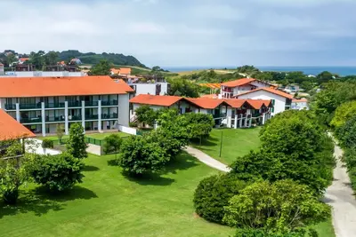 Image de Appart Près des Commerces et la Plage | Accès Piscine Saisonnière!