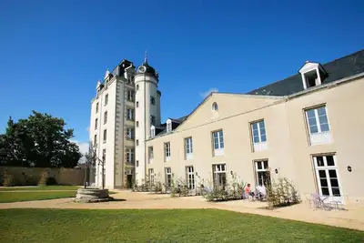Image de Appartement dans un Monument Historique avec Cuisine Equipée | Accès Piscine saisonnière