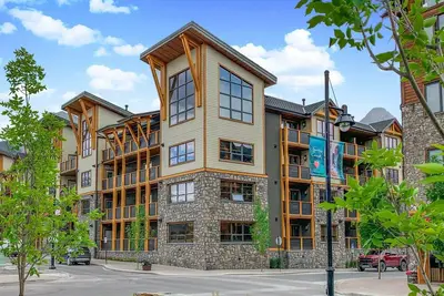 Image de Luxueux condo de 3 chambres au coeur de Canmore
