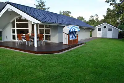 Image de Maison en bois - superficie de 80 mètres carrés et est situé sur une impasse