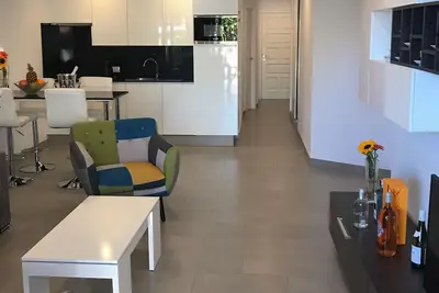 Image de Appartement meublé moderne avec vue sur le jardin et à quelques pas de la mer