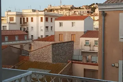T2 Quartier calme à 2 minutes du centre, des commerces et proche des musées.