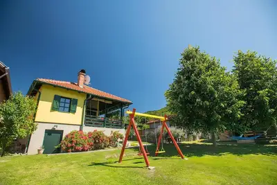 Image de Notre maison (****) est située dans le parc naturel de Papuk, près du lac.