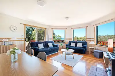 Image de Maison propre, paisible et confortable Ă Binalong Bay avec vue sur Skeleton Bay