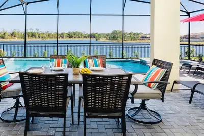 Image de ☀️☀️Lake View Pool Villa, Disney Themed, Game Room, Steps to Clubhouse, Near Disney