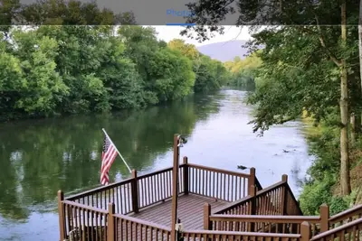 Image de Hiwassee River front 4br 2 salles de bain complètes 2 demi-bains, véranda grillagée, terrasses + quai