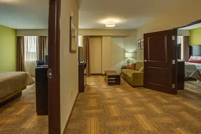 Image de Suite accessible aux personnes malentendantes près d'Atl | Petit déjeuner gratuit + centre d'affaires 24h!