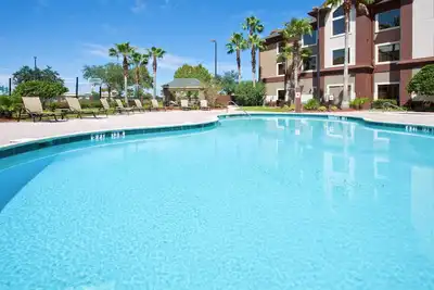 Image de À seulement 1, 5 km de l'aéroport international d'Orlando + piscine extérieure | 25 minutes de Disney World