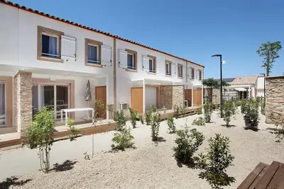 Image de Wi-Fi Gratuit + Accès Piscine Extérieure | 6km des Plages