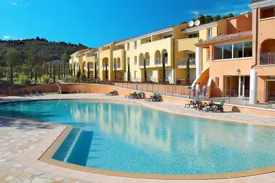 Image de Suite Equipée 800m des Bains Thermaux | Accès 3 Piscines + Bain à Remous!