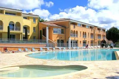 Suite Equipée 800m des Bains Thermaux! Accès Bain à Remous et 3 Piscines