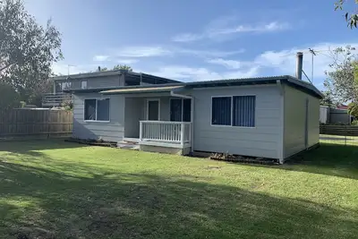 Image de Cape Woolamai Beach House. 1 km à pied du café et de la plage de surf et à 300 mètres de la baie