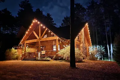 Image de 🏞Location* Beautiful Custom Log Cabin By Dells, next to Wi River*Ski*Fireplace🏕