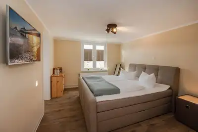 Image de Fantastique appartement près de la plage avec bain à remous extérieur, WiFi et parking