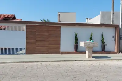 Image de Maison avec piscine à Caraguatatuba au sein d'une communauté fermée.