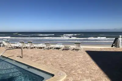 Image de Magnifique condo au rez-de-chaussée face à l'océan - à quelques pas de la plage et de la piscine