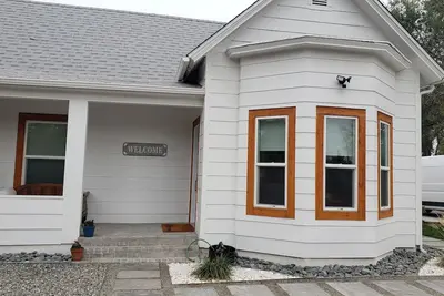 Image de Newly Renovated three bedroom farm house. Close to downtown, I25 and bike trail