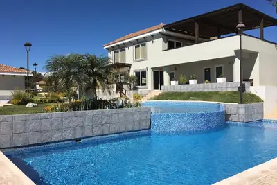 Guatemala City-Gated, nouveau, 3 piscines et sécurité 24 heures