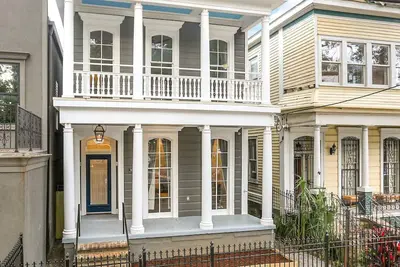 Image de Bienville de Conti peut accueillir 12 personnes. 2 pâtés de maisons de Canal St et 6 pâtés de maisons de French Qtr