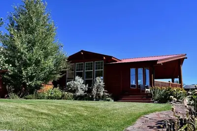 Image de Gardiner Hillside Hideaway surplombe Yellowstone - idéal pour les grands groupes!