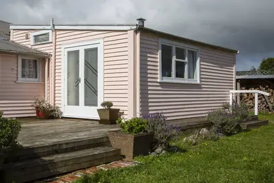 Image de Buzzy Garden B&B - l'hébergement idéal pour explorer la Wairarapa