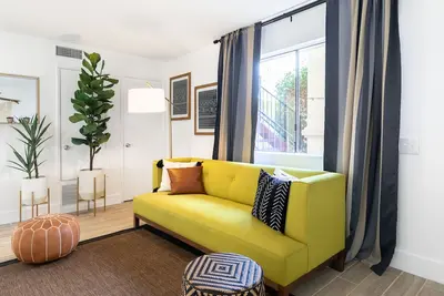 Image de Chez Jardin # 5, Desert Gem, Appartement Récemment Meublé