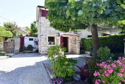 Image de Maison de vacances dans un endroit calme, à proximité immédiate de la plage de sable Zambratija-Umag