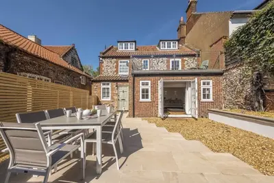 Image de Log Fire. Roof Terrace. Walk to Beach, Pub, Park & Deli. Family & Dog friendly!